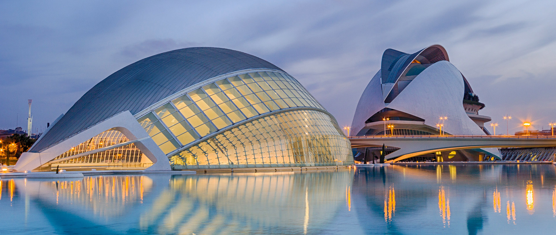 对于越发注沉细节和品质的高端酒店，yp街机会选用造型经典高雅，职能科学齐全的产品和空间规划，搭配全自动智能产品等，让搭客在此得到属于这段旅途中最享受的美满时刻。